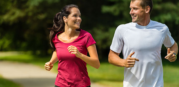 Husband and Wife out on a jog follow health advice from Brentwood chiropractor