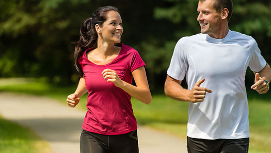 Husband and Wife out on a jog follow health advice from Brentwood chiropractor