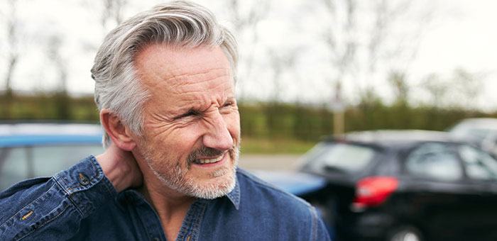 Patient receiving auto accident injury chiropractic in Brentwood for auto accident injury